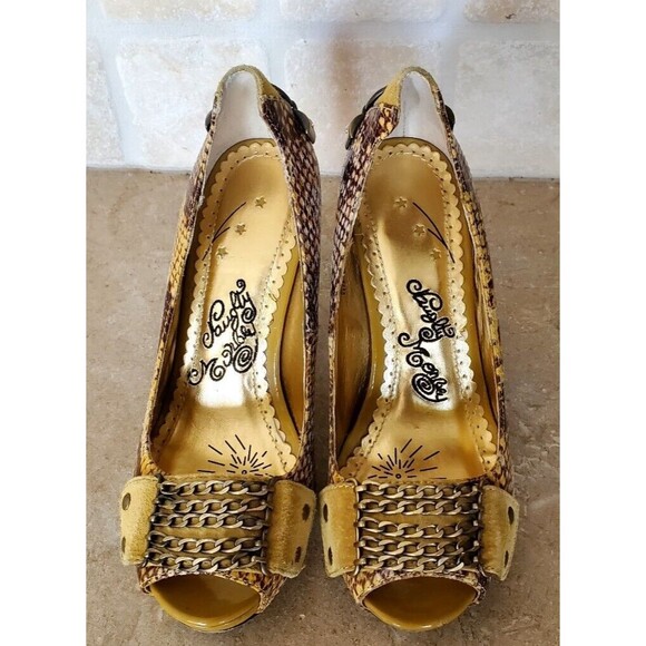 Naughty Monkey Leather Suede Pumps Peep Toe W/Chains Peace Sign Heels Sz 7 Cute! - Picture 1 of 9